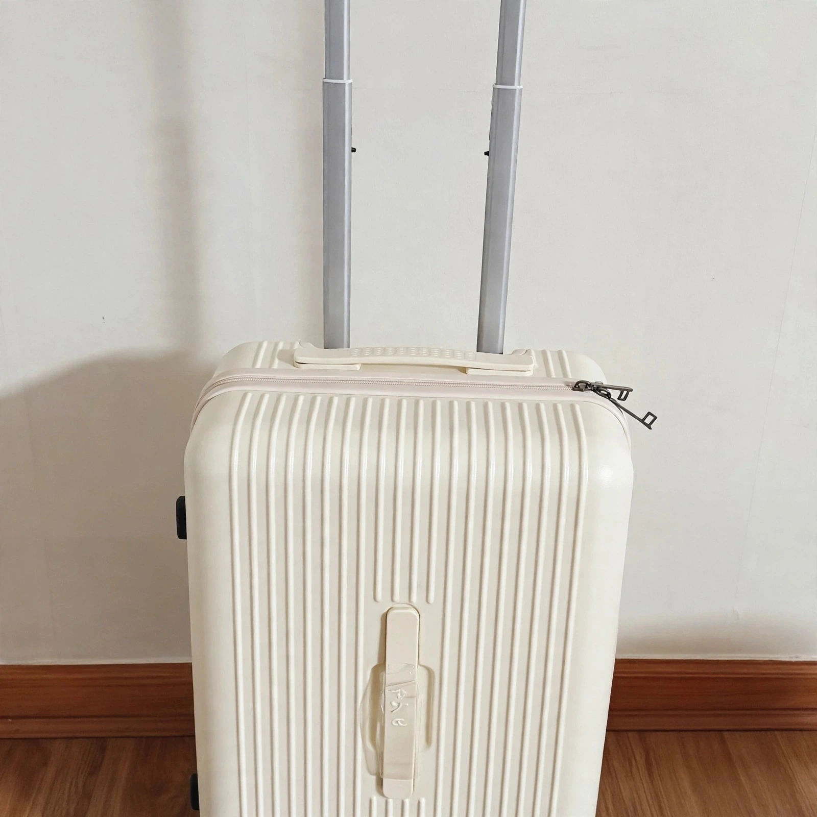 폴리카보네이트 기내용 캐리어 55cm(20인치) 기내반입 여행용 출장용 실제 상품 이미지